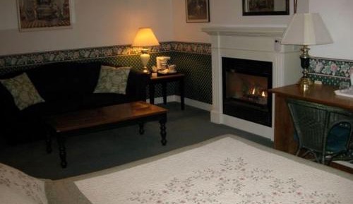 Superior Queen Room with Fireplace