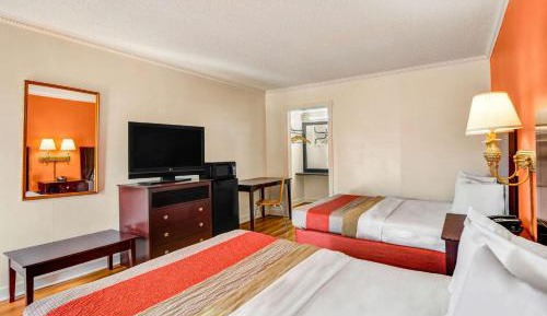 Queen Room with Two Queen Beds - Non-Smoking