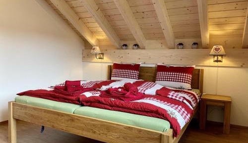 Apartment with Mountain View