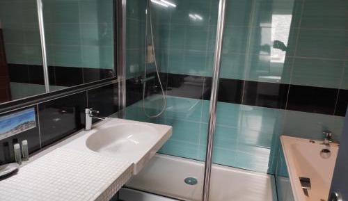 Deluxe Double Room with Side Sea View