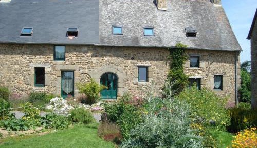 Two-Bedroom House (4 Adults)