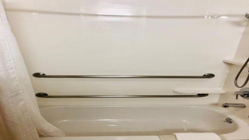 Queen Suite with Two Queen Beds Hearing Accessible Bathtub - Non-Smoking