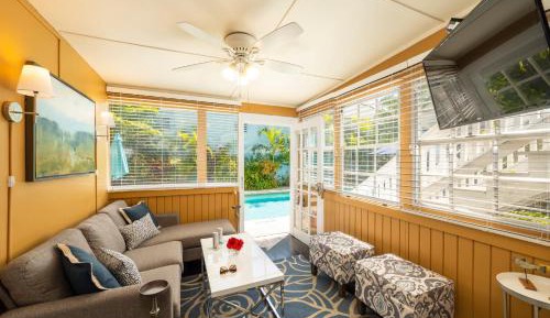  Two Bedroom Pool-Side Queen Villa