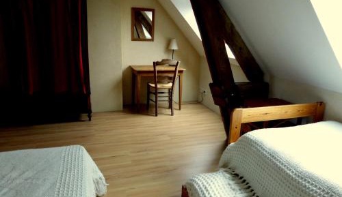 Three-Bedroom House (8 Adults)