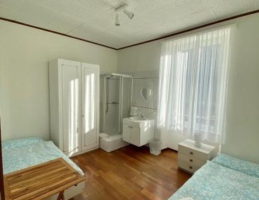 Twin Room with Shower