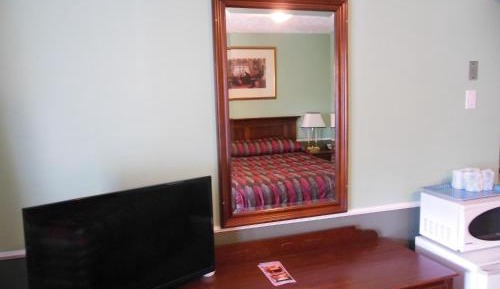 Queen Room - Non-Smoking