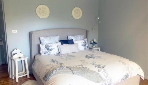 Barrington King Suite with Balcony and Mountain View