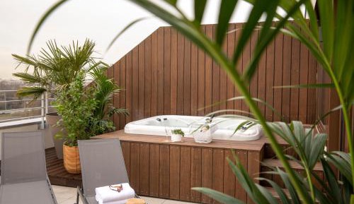 Suite with Hot Tub
