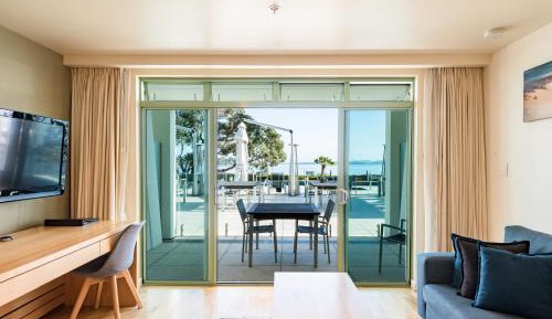 Poolside Studio - Level One