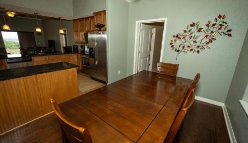 Four-Bedroom Apartment with Lake View