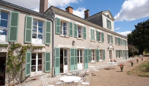 Deluxe One-Bedroom Apartment with Garden View