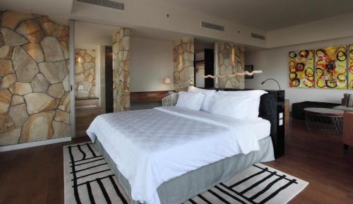 TStone Jacuzzi Suite