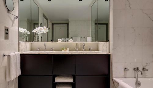 Classic Twin Room with Courtyard View