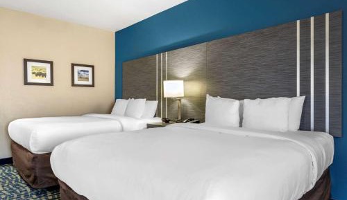 Queen Suite with Two Queen Beds - Non-Smoking