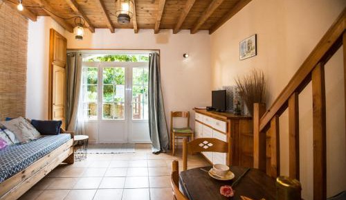 Family Room with Garden View