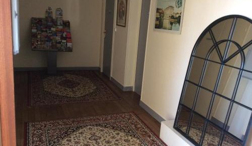 Family Room (4 Adults + 1 Child)