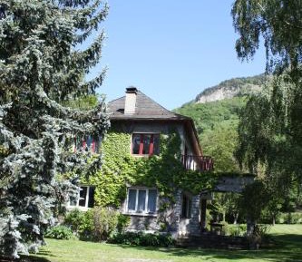 Apartment with Mountain View