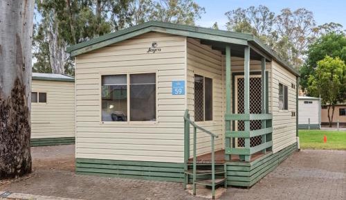 Economy 2 Bedroom Cabin - Sleeps 6