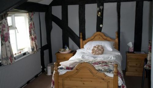 Single Room with Shared Bathroom