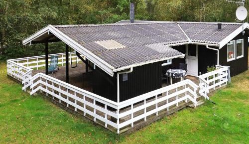 Three-Bedroom Vacation Home 
