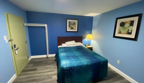 Queen Room - Non-Smoking