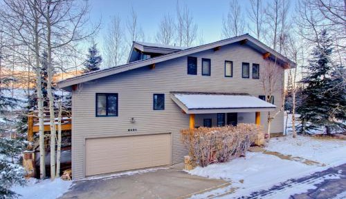 Five-Bedroom Holiday Home