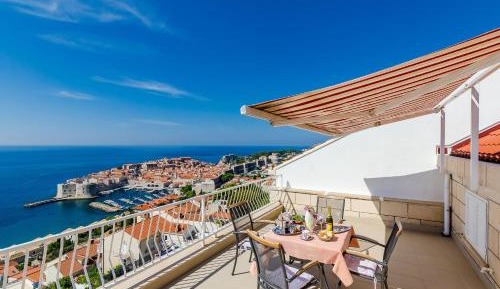 One Bedroom Apartment with Terrace and Sea View