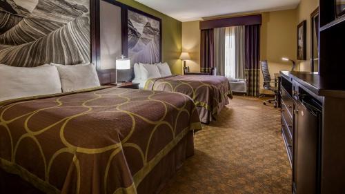 Queen Room with Two Queen Beds and Walk-in Shower - Disability Access