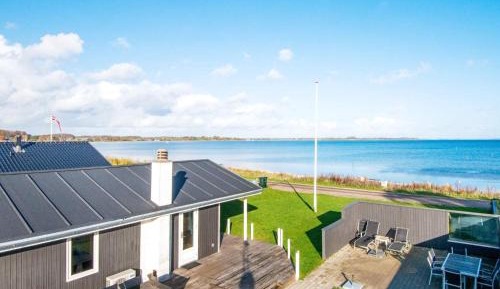Three-Bedroom Holiday Home 