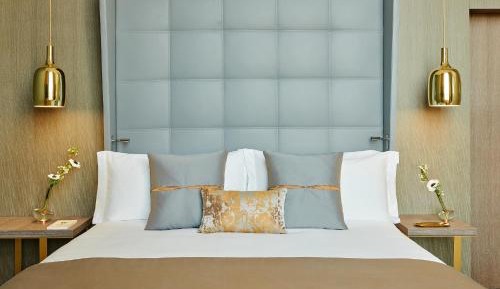 Classic King Room with Courtyard View