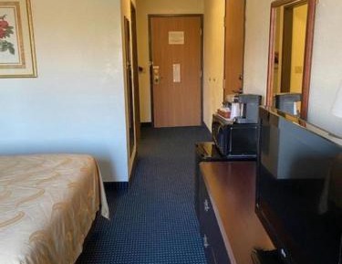 Queen Room - Accessible/Non-Smoking