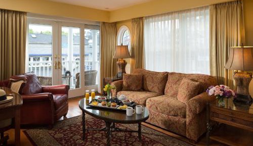 Waterview Grand Suite – ADA Accessible 