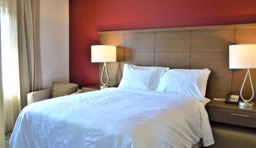 Queen Studio Suite with Bath Tub - Mobility Accessible - Non-Smoking