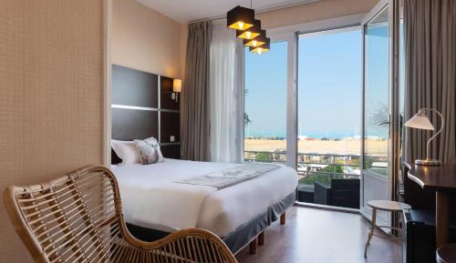  Room with sea view and terrace