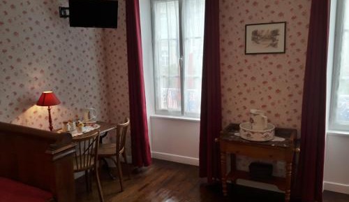 Deluxe Room (2 Adults + 1 Child)