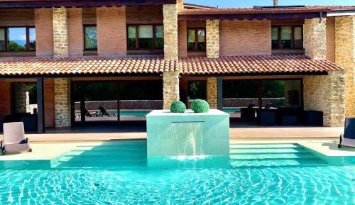 Apartment with Pool View 