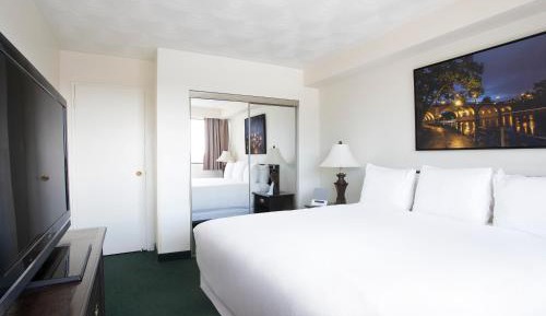 Superior One-Bedroom Suite, 1 King/Queen Bed, 1 Queen Sofa Bed