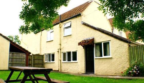 Large Two-Bedroom Cottage with Private Garden