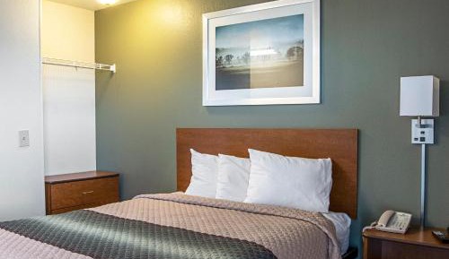 Studio Queen Room Non-Smoking