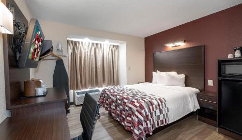 Deluxe Queen Room with One Queen Bed Non-Smoking