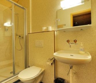 Budget Twin Room with Shared Bathroom
