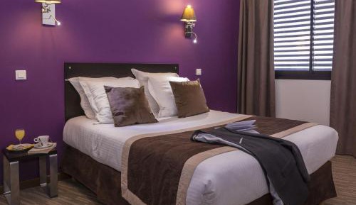  One-Bedroom Apartment  (3 Adults)