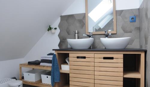 Deluxe Room (2 Adults + 1 Child)