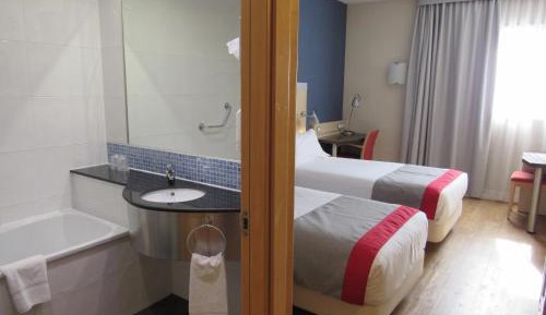 Standard Twin Room - Free Breakfast