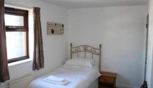 Single Room with Shared Bathroom