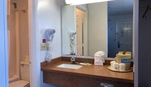 Queen Room - Non-Smoking