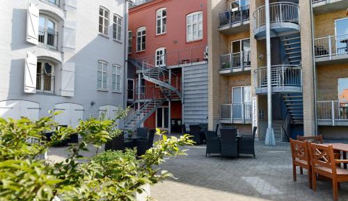 One-Bedroom Apartment with Balcony