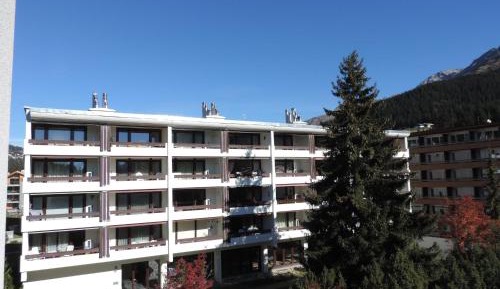 Apartment with Mountain View