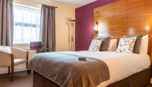 Executive Double Room with Free Hot Breakfast