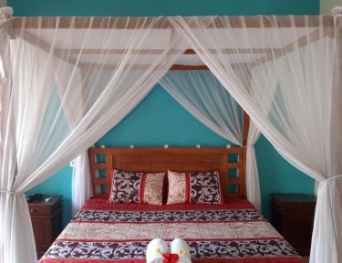 Apartment with Garden View